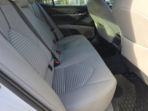Used 2022 Toyota Camry SE image 17