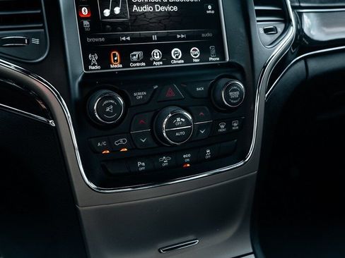 Used 2014 Jeep Grand Cherokee Overland w/ Advanced Technology Group AWD/4WD image 37