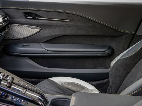 New 2025 Aston Martin V8 Vantage Coupe image 19