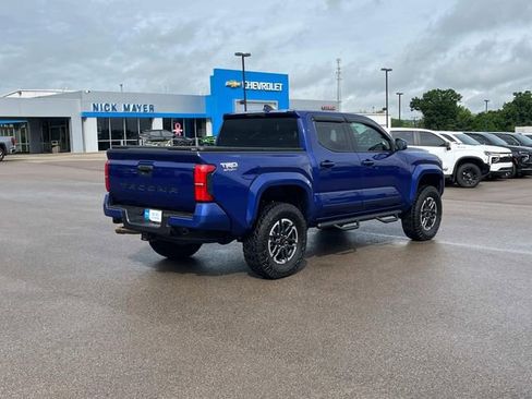 Used 2025 Toyota Tacoma TRD Sport AWD/4WD image 4