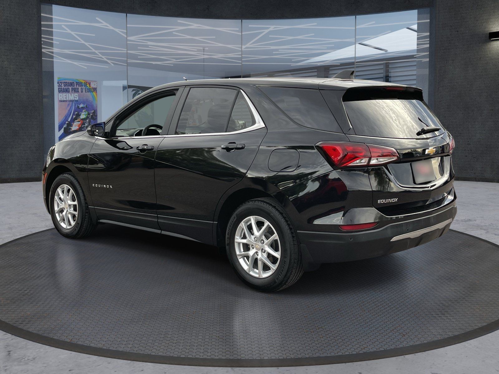Used 2024 Chevrolet Equinox LT FWD image 4