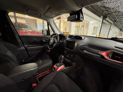 Used 2022 Jeep Renegade Trailhawk AWD/4WD image 9