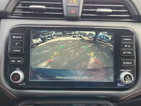 Used 2024 Nissan Versa SR image 5