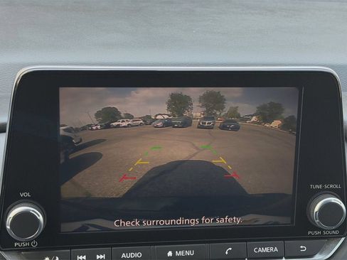 Used 2024 Nissan Rogue S AWD/4WD image 18