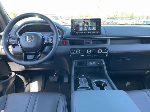 Certified 2025 Honda Pilot Black Edition image 17