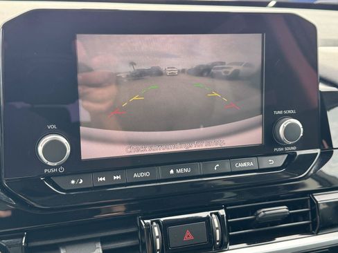 Used 2022 Nissan Pathfinder SV FWD image 21