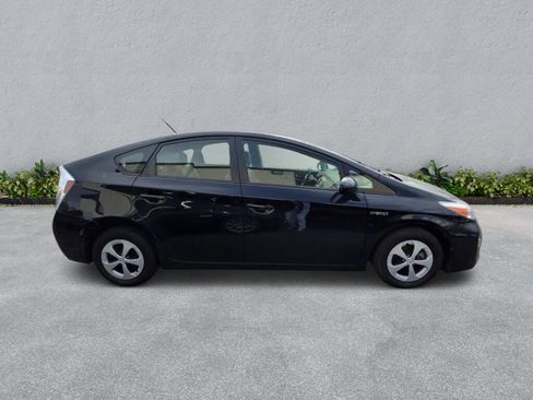 Used 2014 Toyota Prius Four image 5