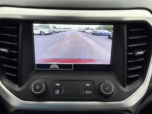 Used 2023 GMC Acadia SLE w/ Driver Convenience Package FWD image 25