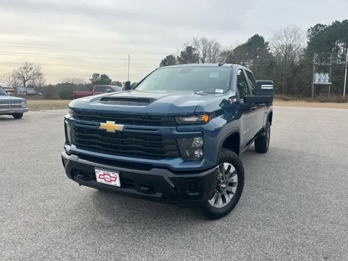 New 2026 Chevrolet Silverado 2500 Custom w/ Z71 Off-Road Package image 2
