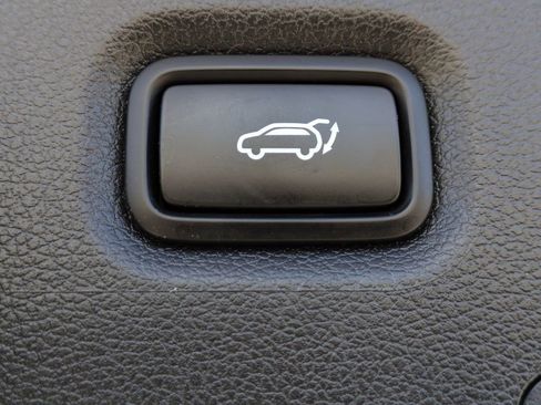 Used 2023 Hyundai Santa Fe SEL w/ Premium Package image 14