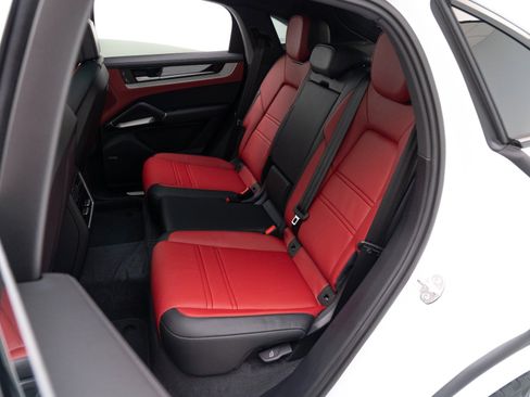 New 2026 Porsche Cayenne E-Hybrid Coupe image 33