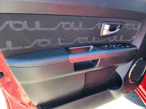 Used 2012 Kia Soul + FWD image 13