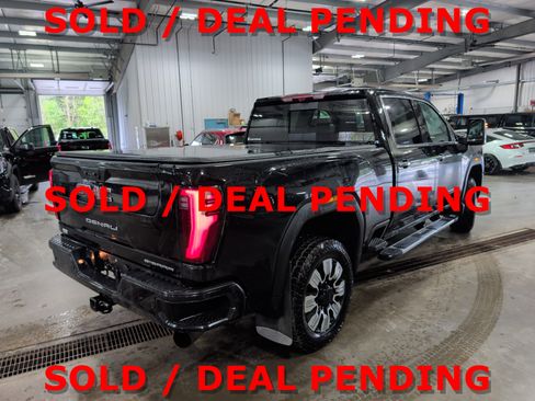 Used 2025 GMC Sierra 2500 Denali w/ Denali Reserve Package AWD/4WD image 3