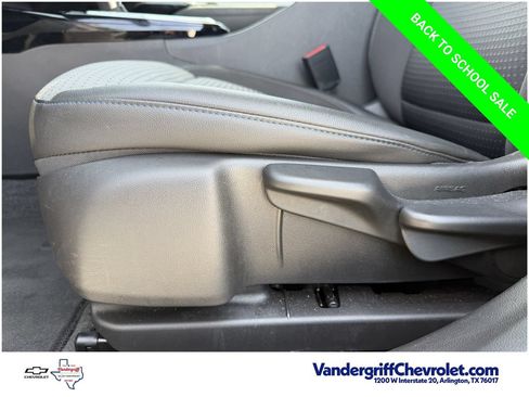 Used 2025 Chevrolet Trax LT w/ LT Convenience Package FWD image 22