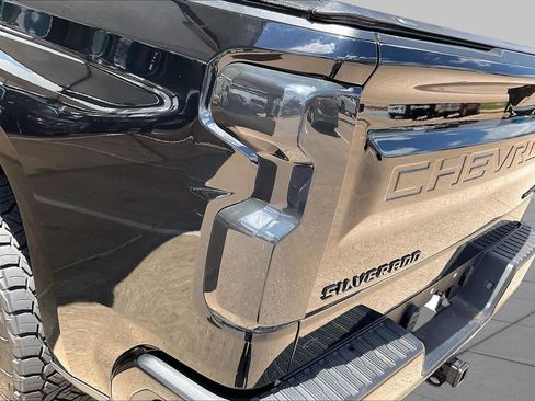 Used 2022 Chevrolet Silverado 1500 Custom Trail Boss w/ Safety Confidence Package AWD/4WD image 28