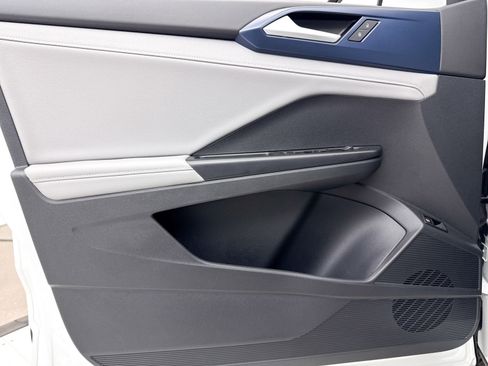 Used 2024 Volkswagen Taos SE image 26