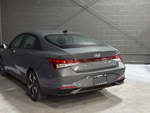 Used 2023 Hyundai Elantra SEL w/ Convenience Package FWD image 4