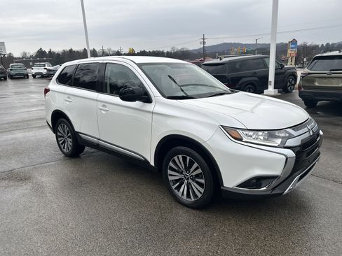 Used 2020 Mitsubishi Outlander LE image 3