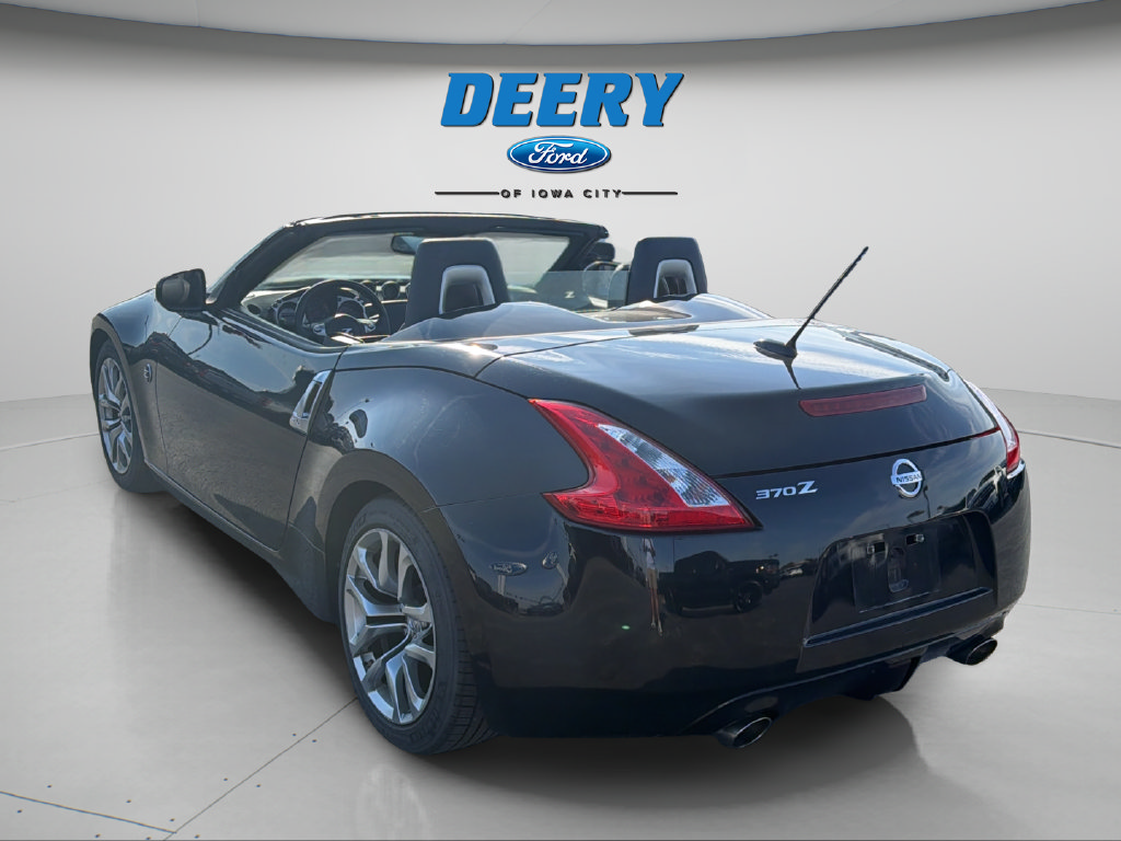 Used 2010 Nissan 370Z Touring RWD image 8