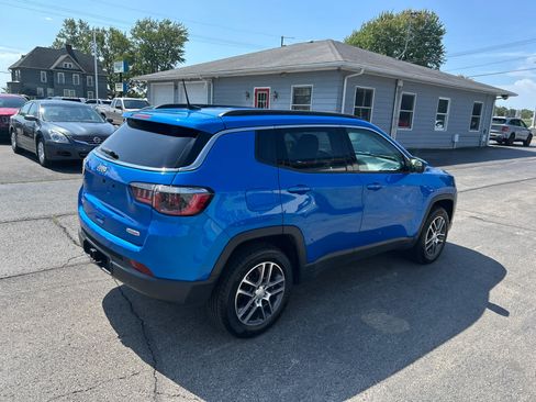 Used 2018 Jeep Compass Latitude w/ Popular Equipment Group AWD/4WD image 3