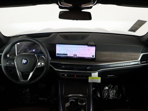 New 2026 BMW X5 xDrive50e image 4
