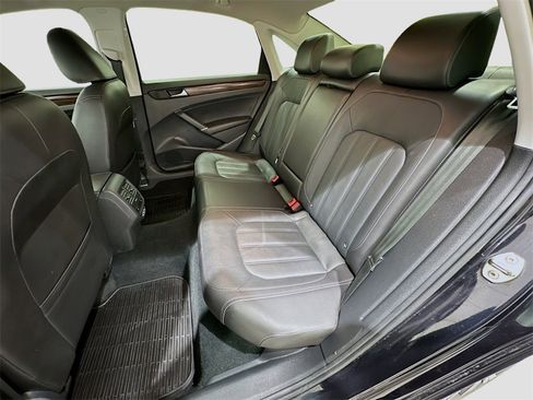 Used 2020 Volkswagen Passat 2.0T SEL image 26