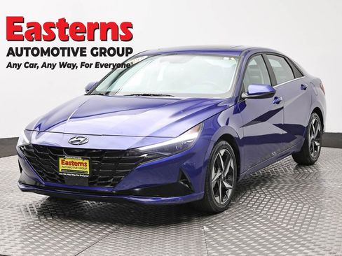 Used 2023 Hyundai Elantra Limited w/ Preferred Accessory Package FWD image 1