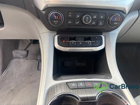 Used 2020 GMC Acadia SLT FWD image 14