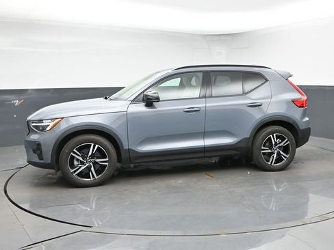 Used 2023 Volvo XC40 B5 Plus w/ Protection Package Premier AWD/4WD image 9