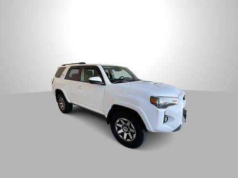 Used 2022 Toyota 4Runner TRD Off-Road AWD/4WD image 2
