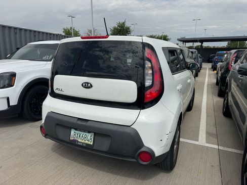 Used 2016 Kia Soul FWD image 4