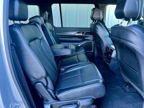 Used 2023 Jeep Wagoneer L Series III w/ Preferred Equipment Group image 37