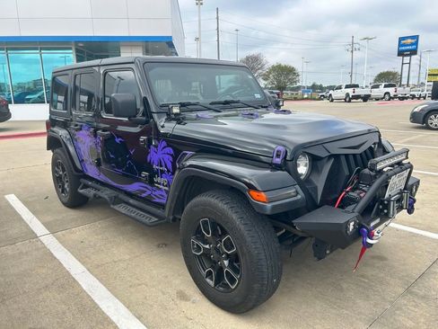 Used 2019 Jeep Wrangler Unlimited Sahara image 13