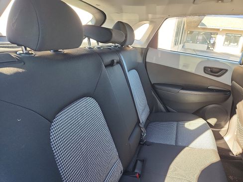 Used 2021 Hyundai Kona SE image 29