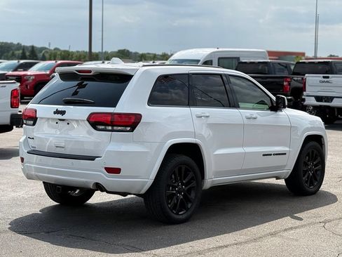Used 2018 Jeep Grand Cherokee Altitude AWD/4WD image 34