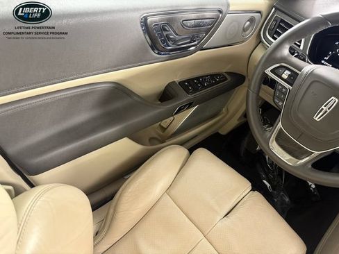 Used 2020 Lincoln Continental Reserve w/ Luxury Package FWD image 32