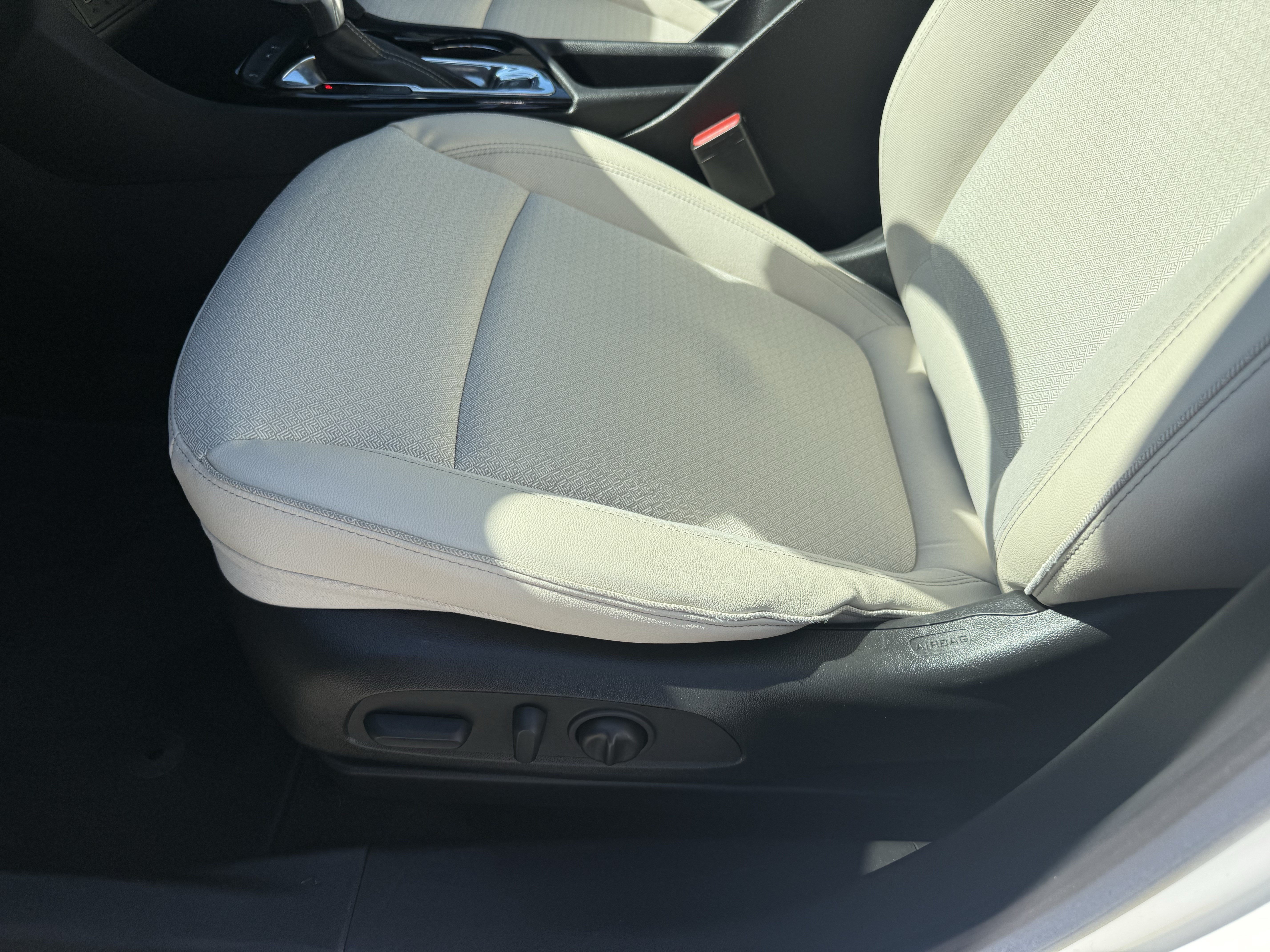 Used 2023 Buick Encore GX Select FWD image 27