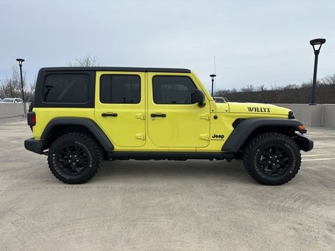 Used 2023 Jeep Wrangler Willys image 9