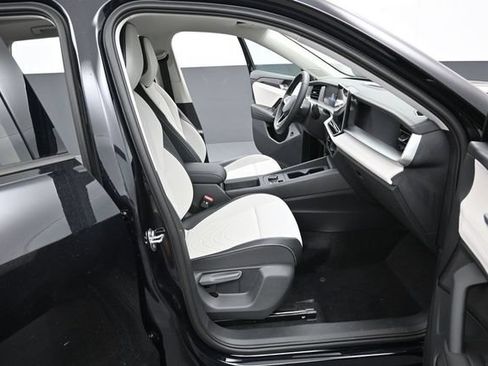 New 2026 Volkswagen Tiguan SE AWD/4WD image 14