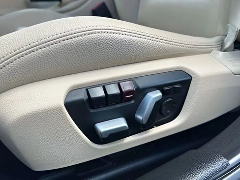 Used 2018 BMW 330i Sedan w/ Convenience Package image 32