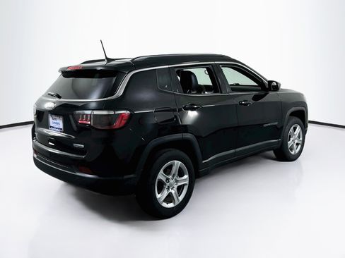 Used 2023 Jeep Compass Latitude AWD/4WD image 5