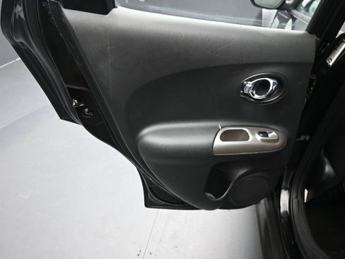 Used 2014 Nissan Juke S FWD image 17