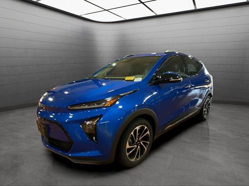 Used 2022 Chevrolet Bolt EUV Premier w/ Sun & Sound Package image 1