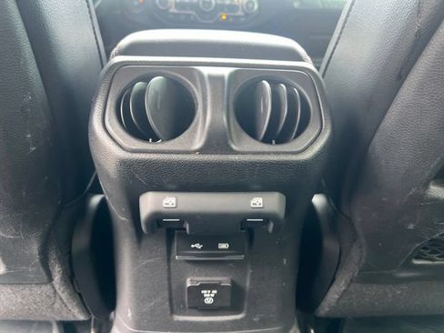 Used 2020 Jeep Wrangler Unlimited Rubicon w/ Dual Top Group AWD/4WD image 17
