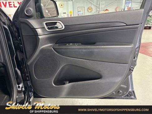 Used 2020 Jeep Grand Cherokee Laredo w/ Laredo X Package AWD/4WD image 41