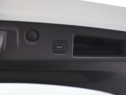 Used 2024 Chevrolet Equinox LT image 11