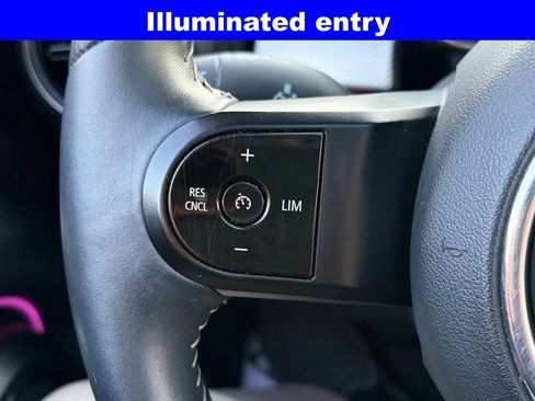 Used 2024 MINI Cooper 4-Door Hardtop image 16
