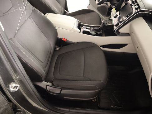 Used 2022 Hyundai Tucson SE image 12