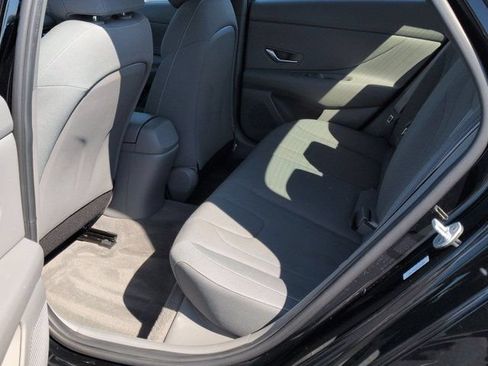 Used 2022 Hyundai Elantra SEL w/ Convenience Package FWD image 15