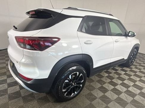 Used 2022 Chevrolet TrailBlazer LT FWD image 2